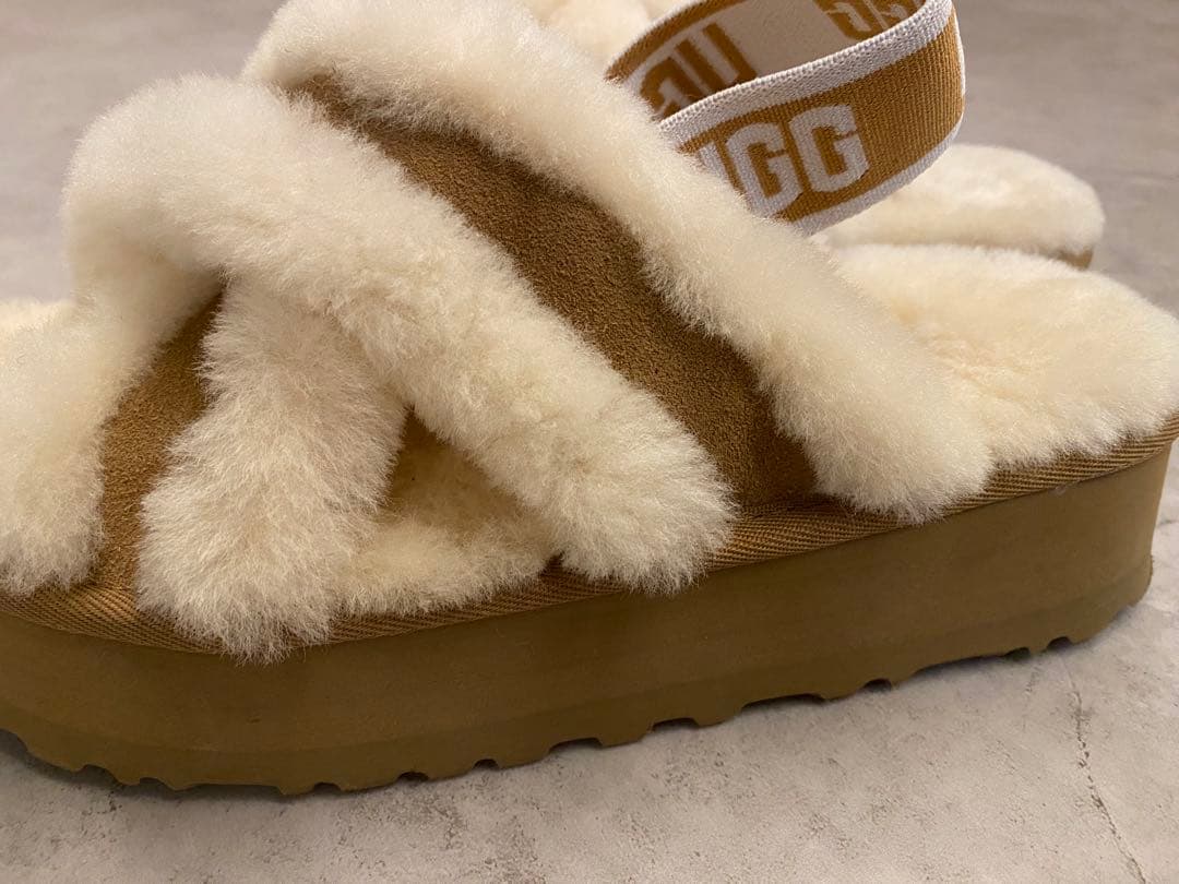 美品　希少　UGG W DISCO CROSS SLIDE アグ ボアサンダル