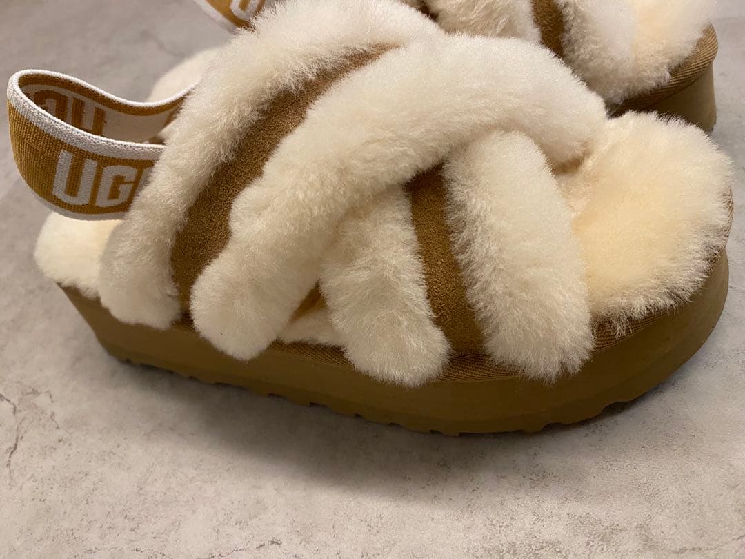 美品　希少　UGG W DISCO CROSS SLIDE アグ ボアサンダル