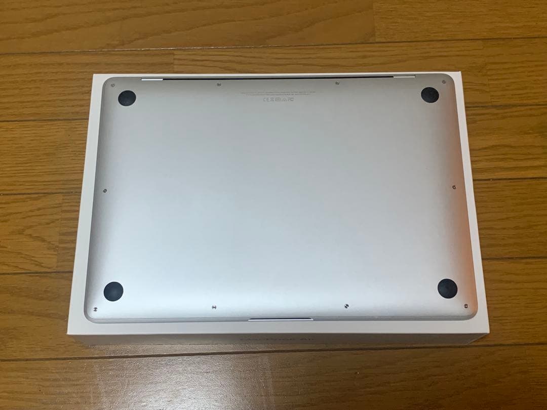 MacBookAir2018モデル128GBシルバー 充電器箱付充放電172回