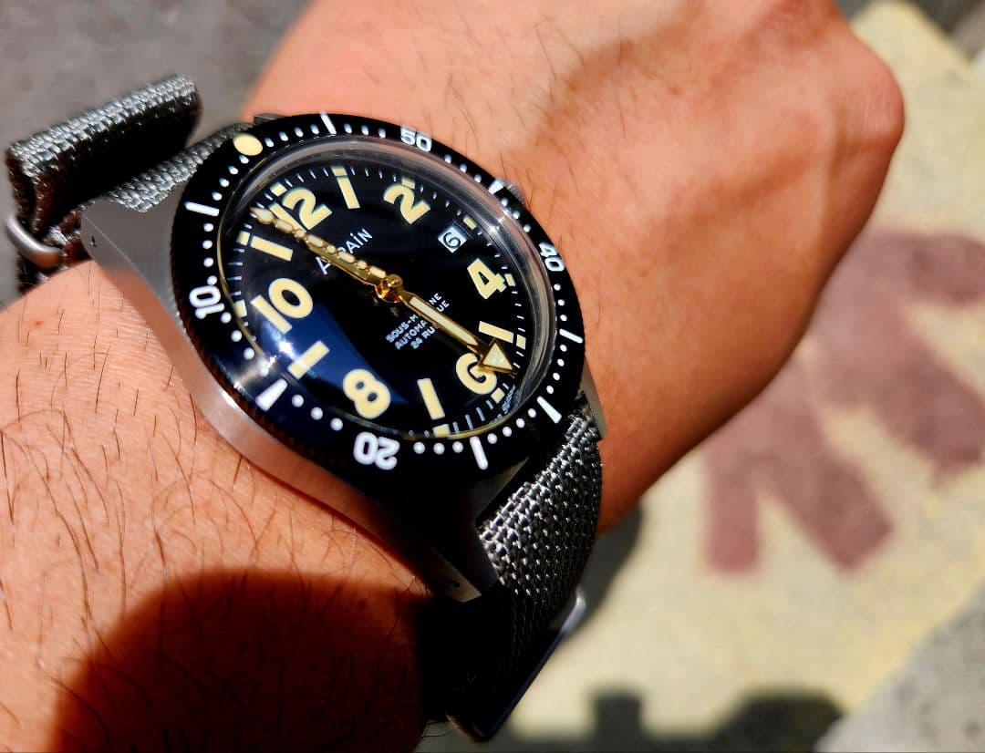 AIRAIN　Sous-Marine Re-Edition DNA strand