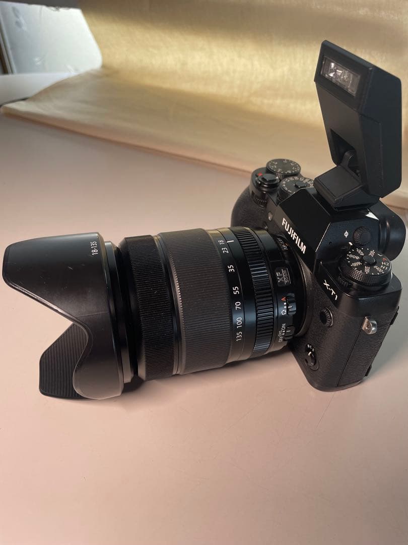 美品　富士フィルム　ミラーレス一眼　XーT1 ズーム18−135付き