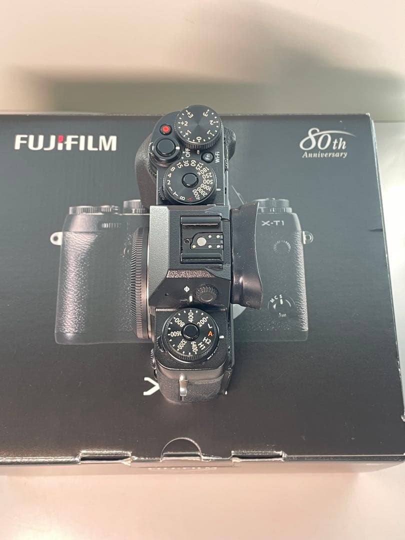 美品　富士フィルム　ミラーレス一眼　XーT1 ズーム18−135付き