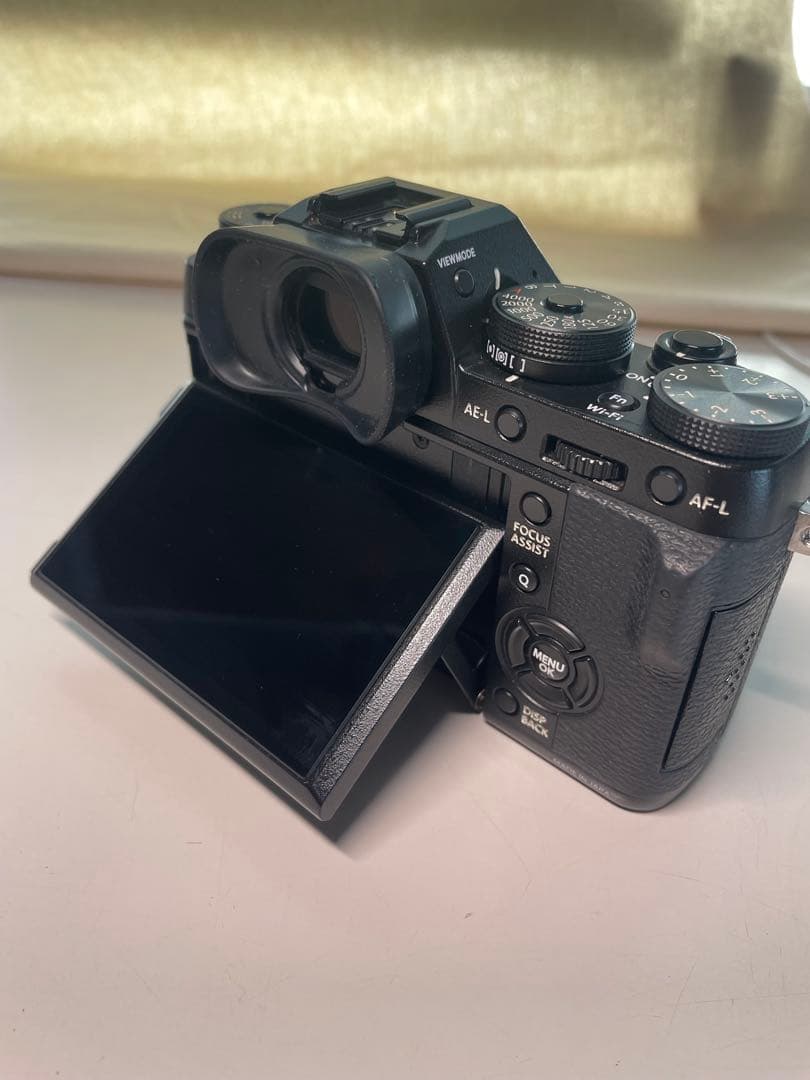 美品　富士フィルム　ミラーレス一眼　XーT1 ズーム18−135付き