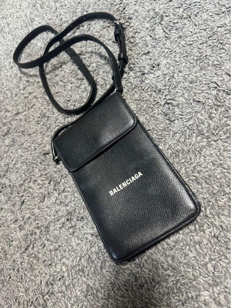 バレンシアガ　ロゴフラップバック