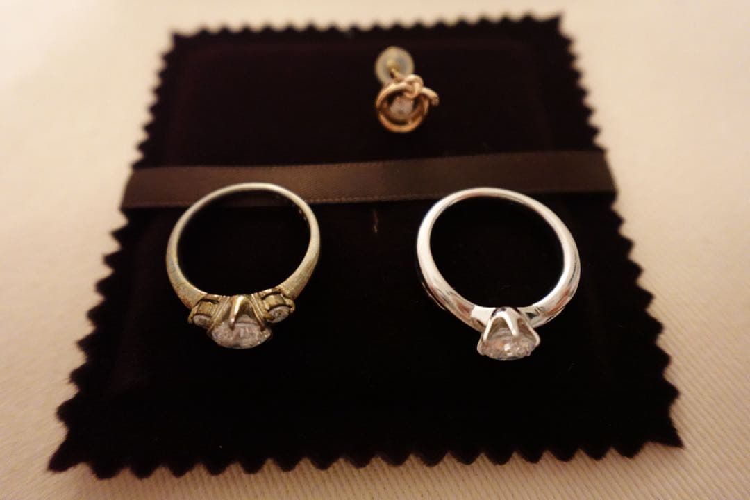 【大幅値下げ】ダイヤ付きリング2個／ピアス片耳