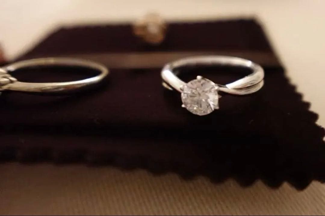 【大幅値下げ】ダイヤ付きリング2個／ピアス片耳