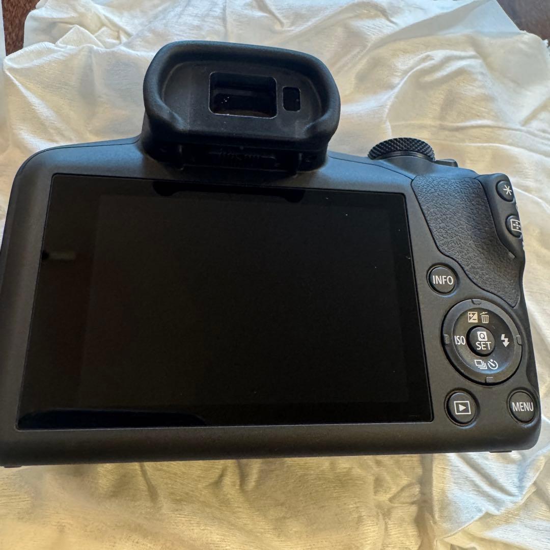 【新品未使用】EOS R100 RF-S18-45mm STMレンズキット