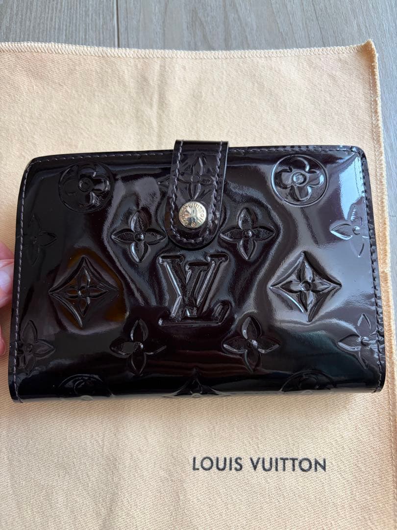 ルイヴィトン ヴィエノワ モノグラム ヴェルニ 折り財布