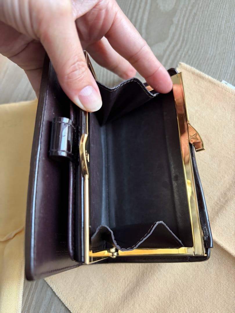 ルイヴィトン ヴィエノワ モノグラム ヴェルニ 折り財布