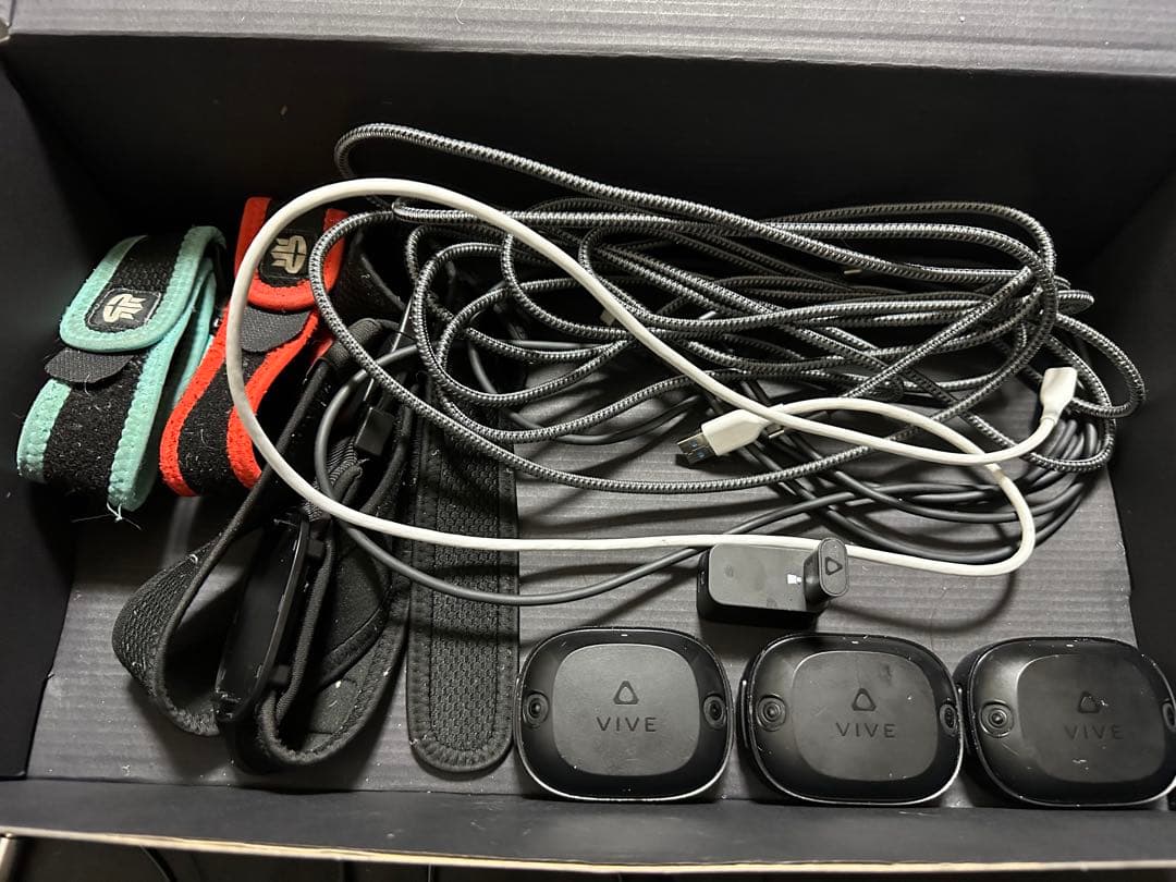 VIVE ultimate tracker 3個セット　腰用&足用ベルト付き