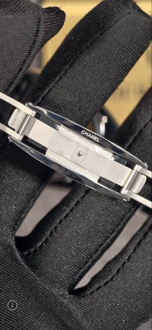 CHANEL J12 自動巻き時計 ブラック ゴールド　38mm