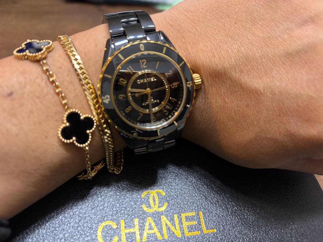 CHANEL J12 自動巻き時計 ブラック ゴールド　38mm