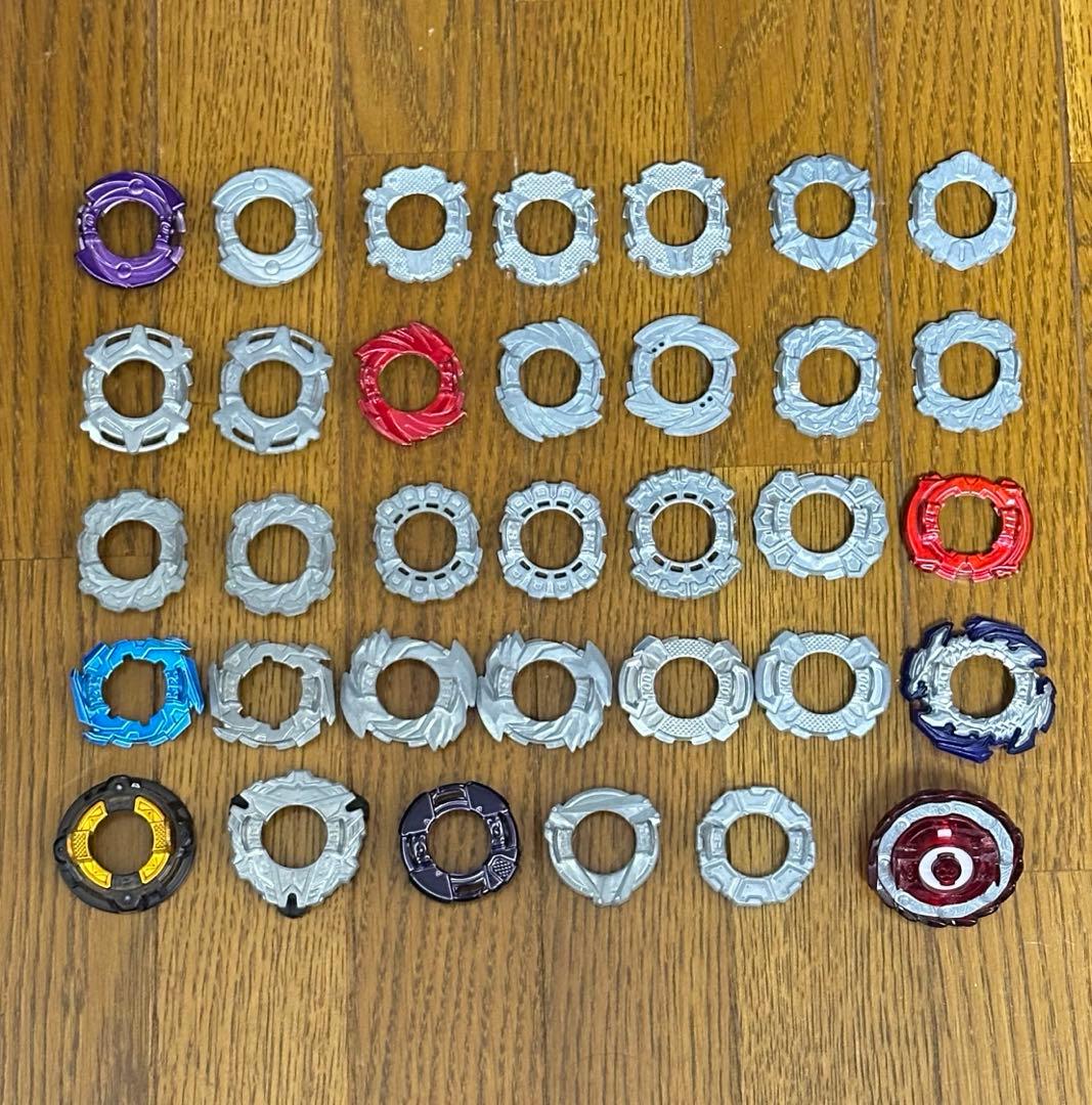 ベイブレードバースト 40個+ランチャー等 引退 まとめ売り