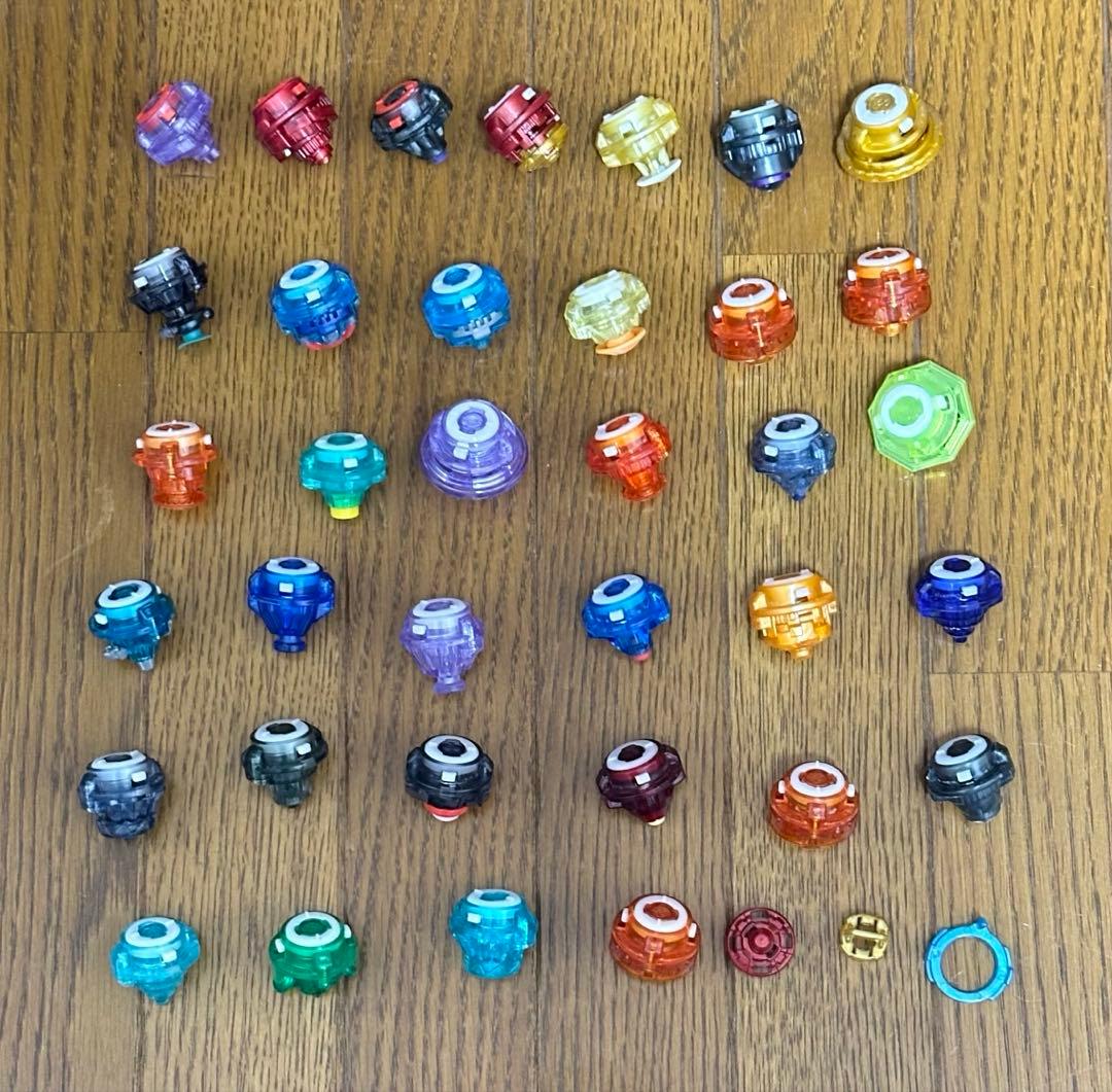 ベイブレードバースト 40個+ランチャー等 引退 まとめ売り