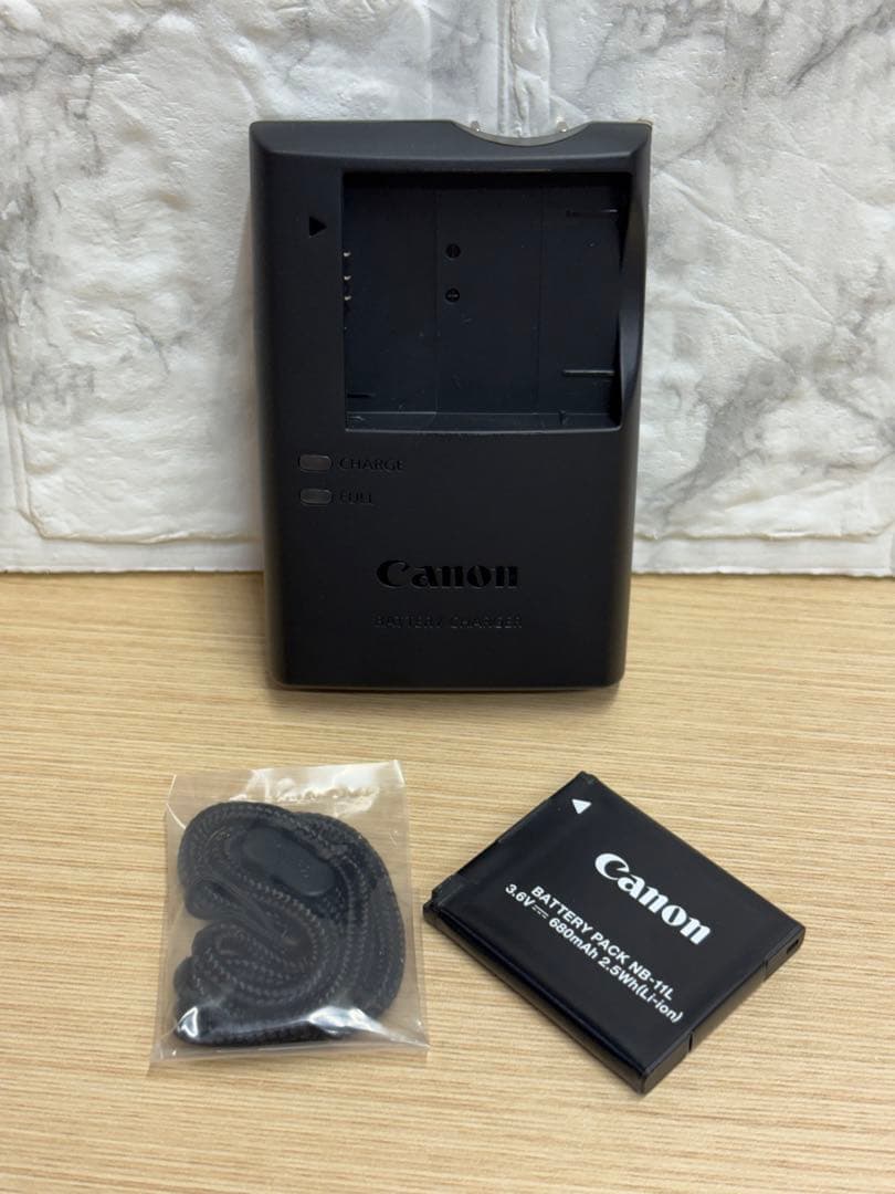 Canon キヤノン　IXY 180 PC2275 デジカメ　シルバー
