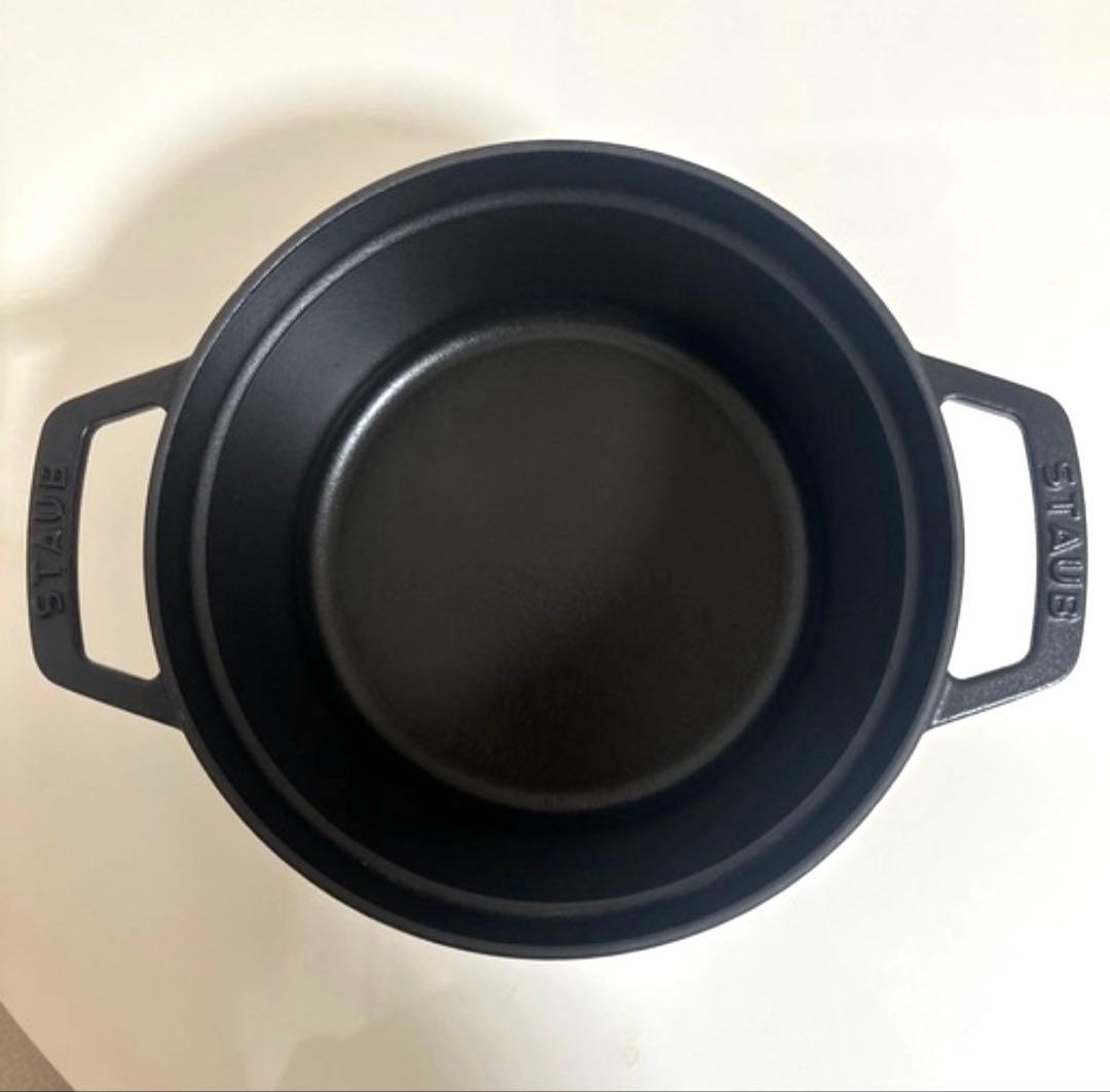 ストウブ(Staub) ココットラウンド ブラック 20cm マルチスプーン付き