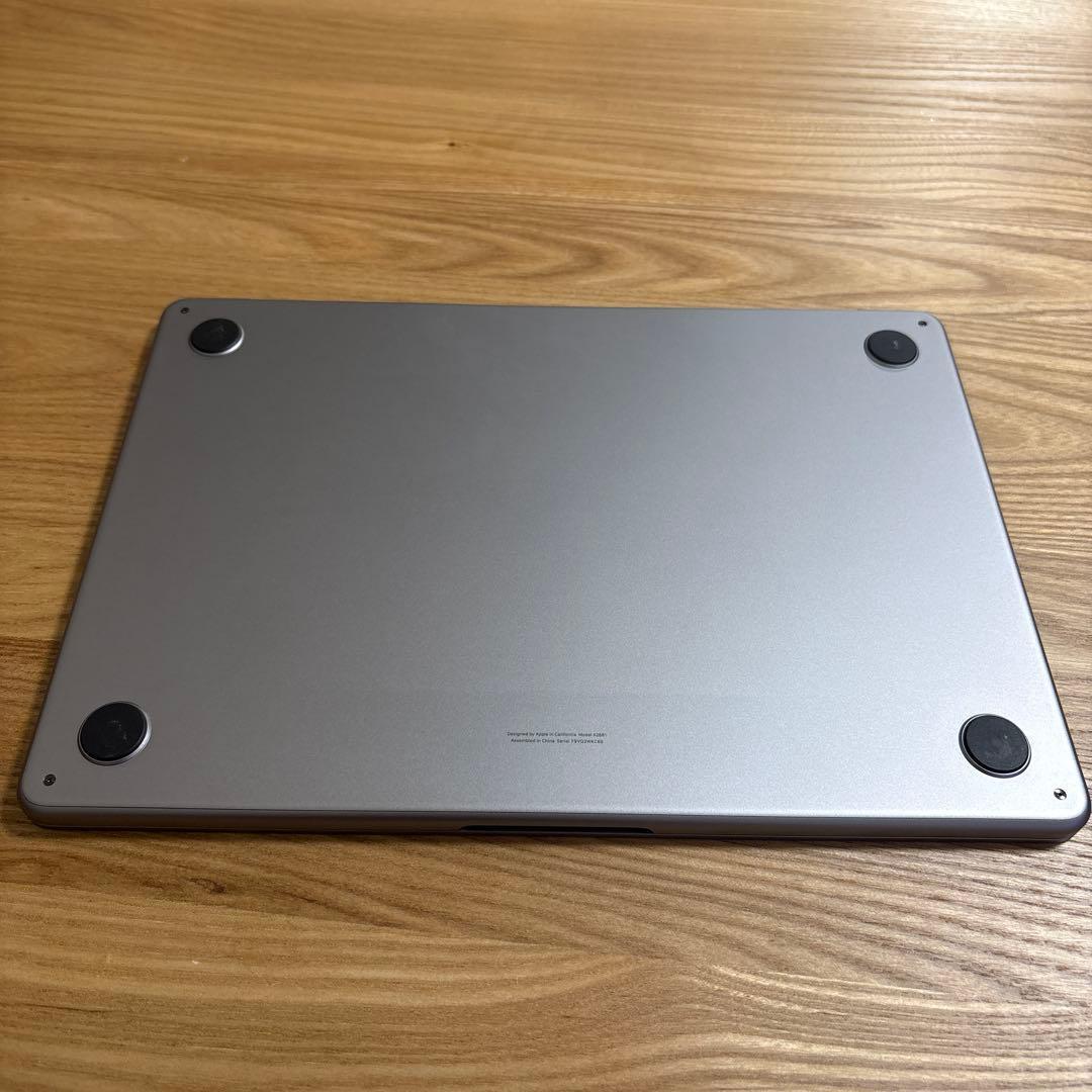 ［しり］MacBook Air M2 16GB/512GB