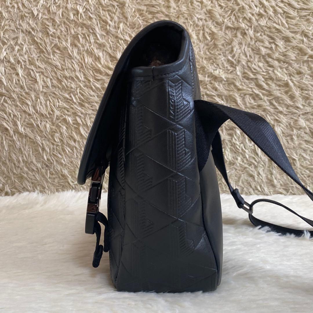 ✨極美品✨ LACOSTE モノグラム スモールメッセンジャーバッグ レザー 黒