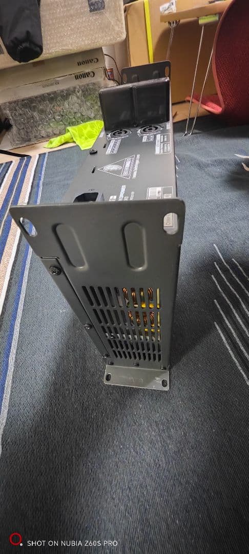 パワーアンプ　EPQ2000 BEHRINGER