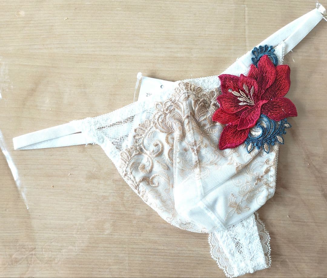 HIMICO STELLA DI NATALE ホワイト Tバック　サイズM