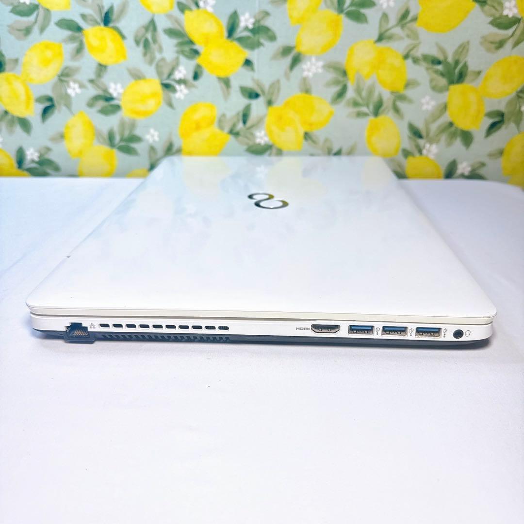 ホワイト可愛い❤️高性能Core i7❤️Windows11、SSD、面倒な設定済み