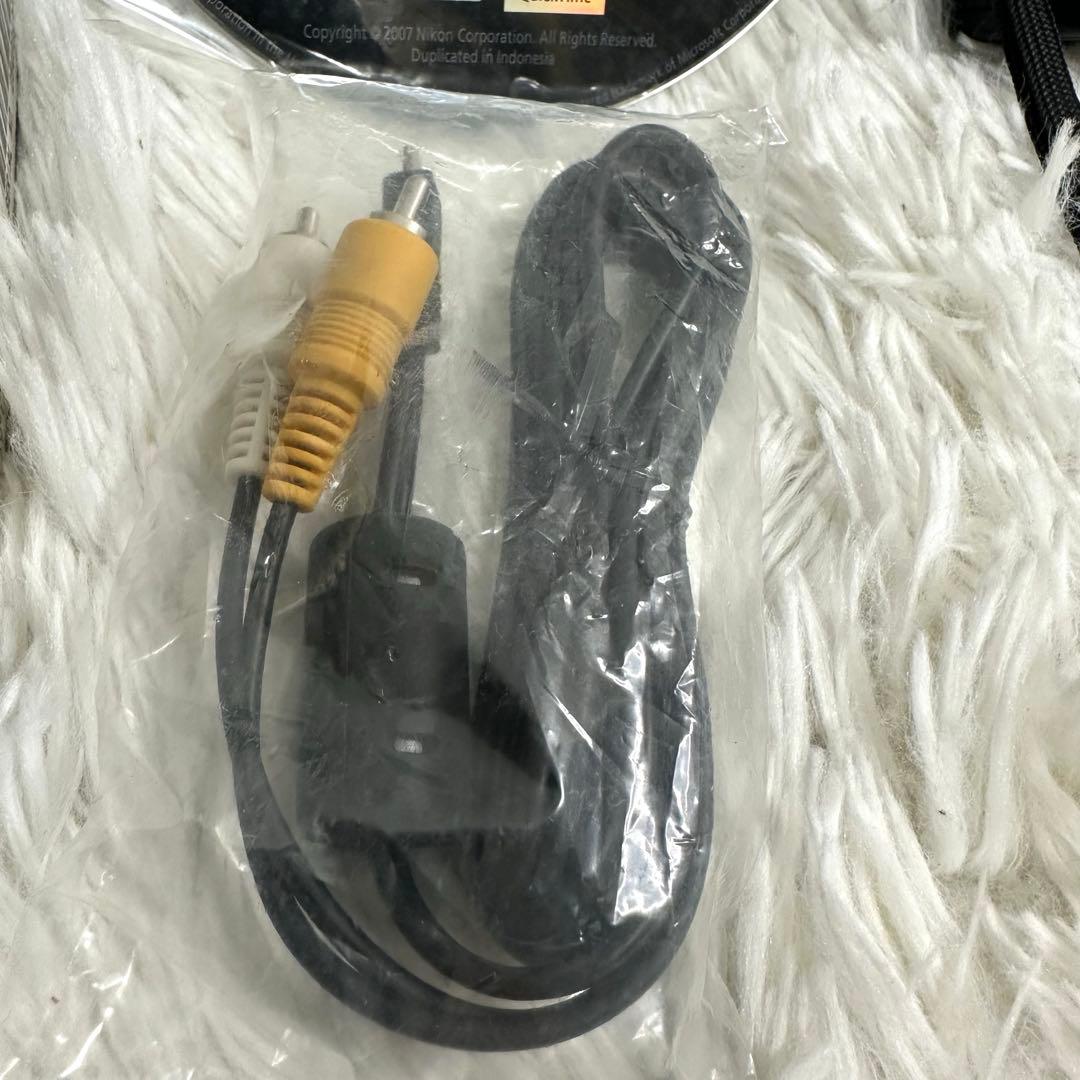 Nikon COOLPIX P50 8.1MP コンパクトデジタルカメラ