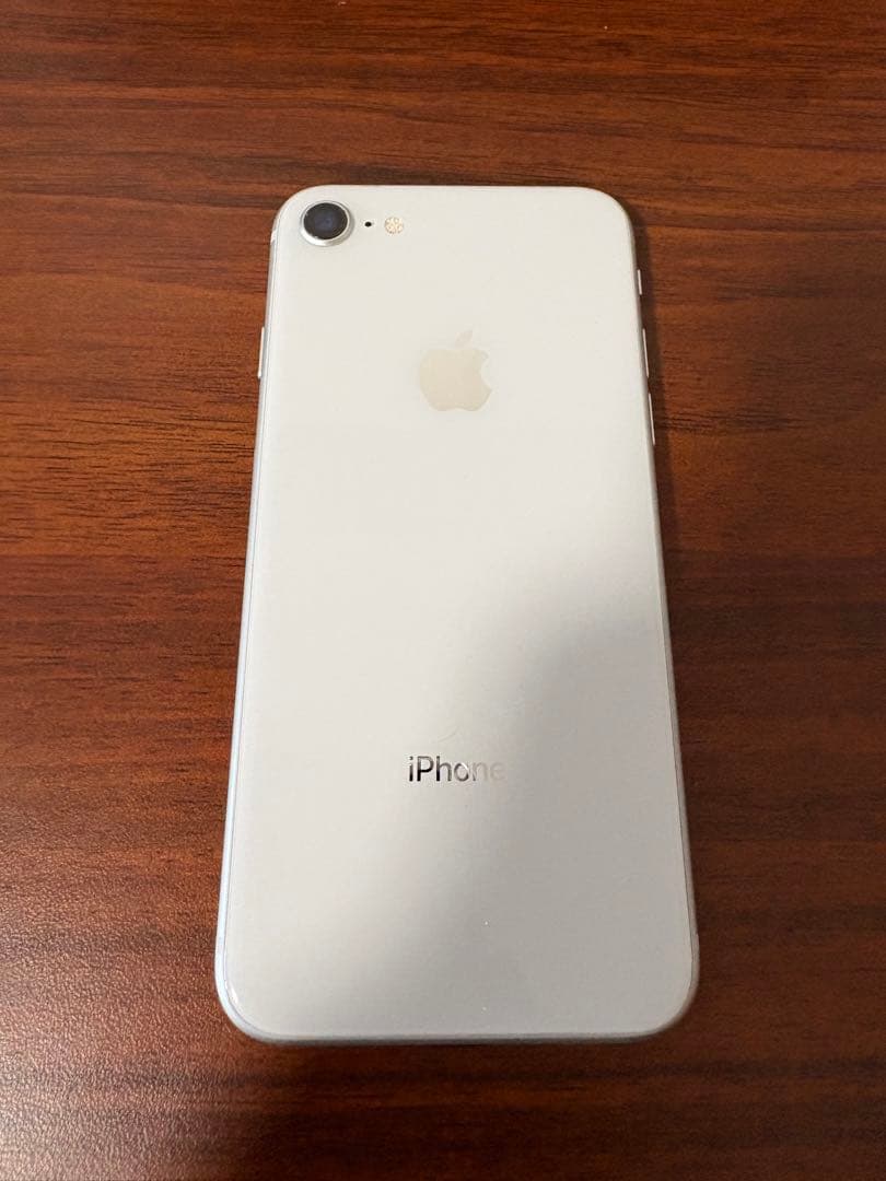 Apple iPhone 8 64GBシルバー本体