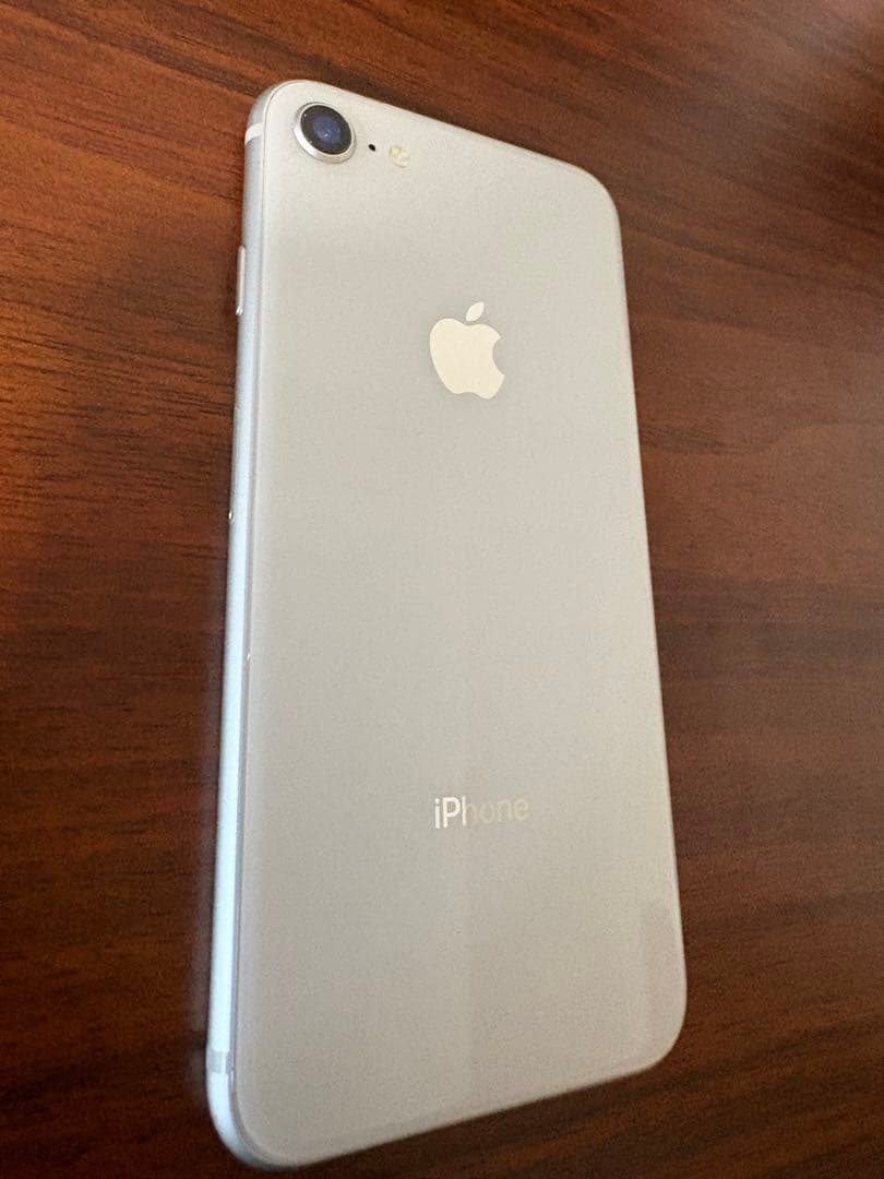 Apple iPhone 8 64GBシルバー本体