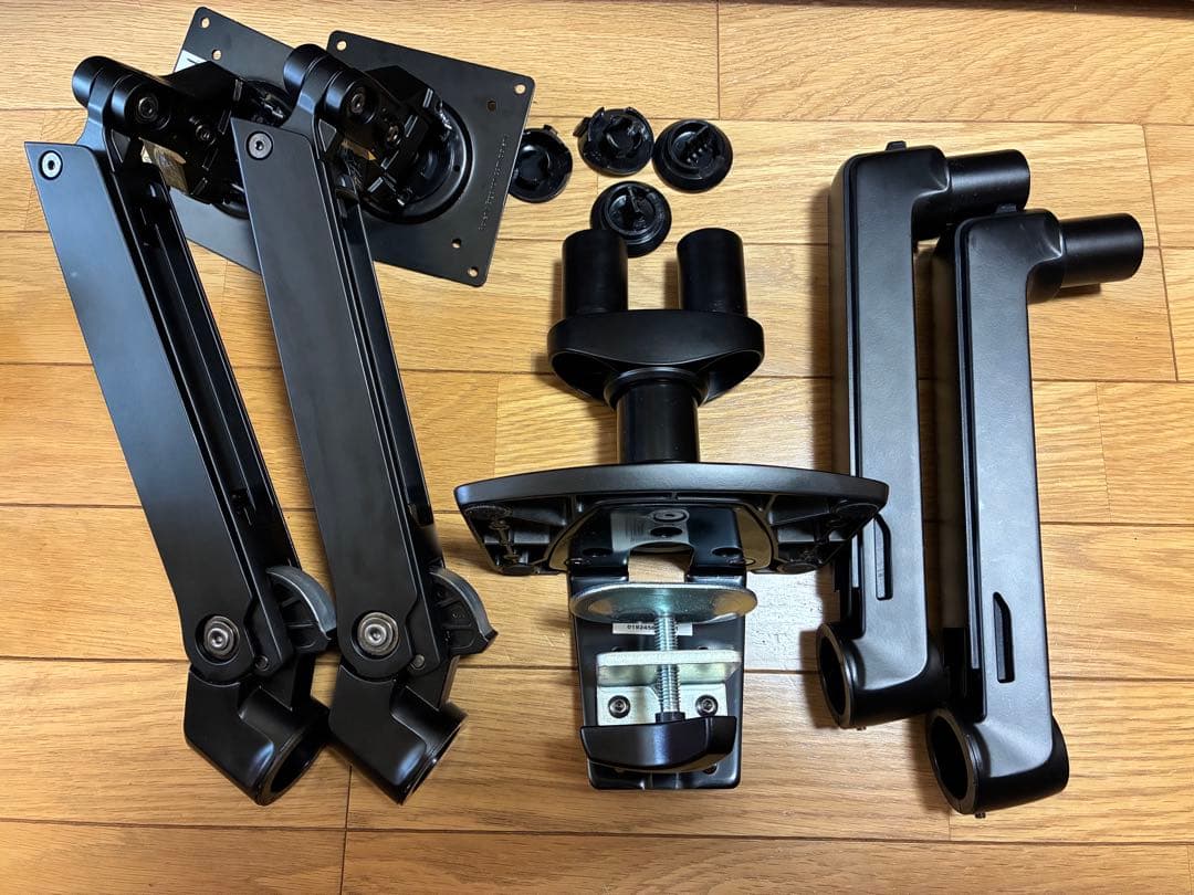 Amazonベーシック モニターアーム デュアルディスプレイタイプ