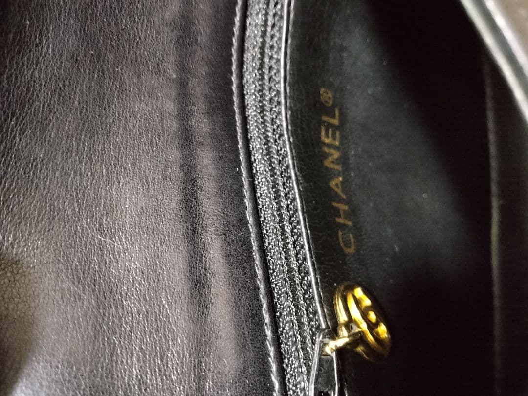 CHANEL ブラックレザー ボディバッグ