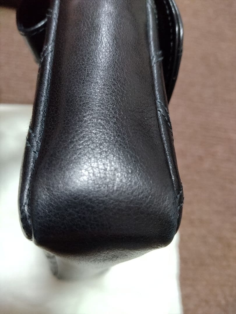 CHANEL ブラックレザー ボディバッグ