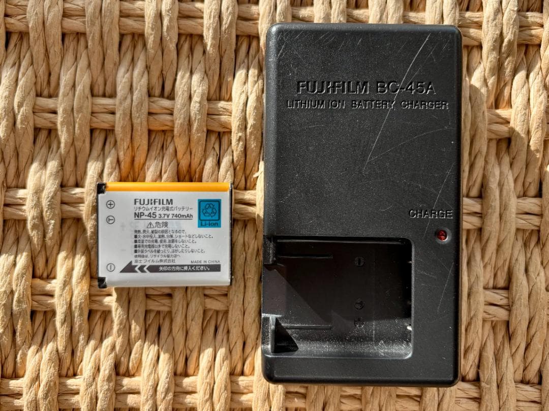 [動作確認済] FUJIFILM FINEPIX J10 シルバー