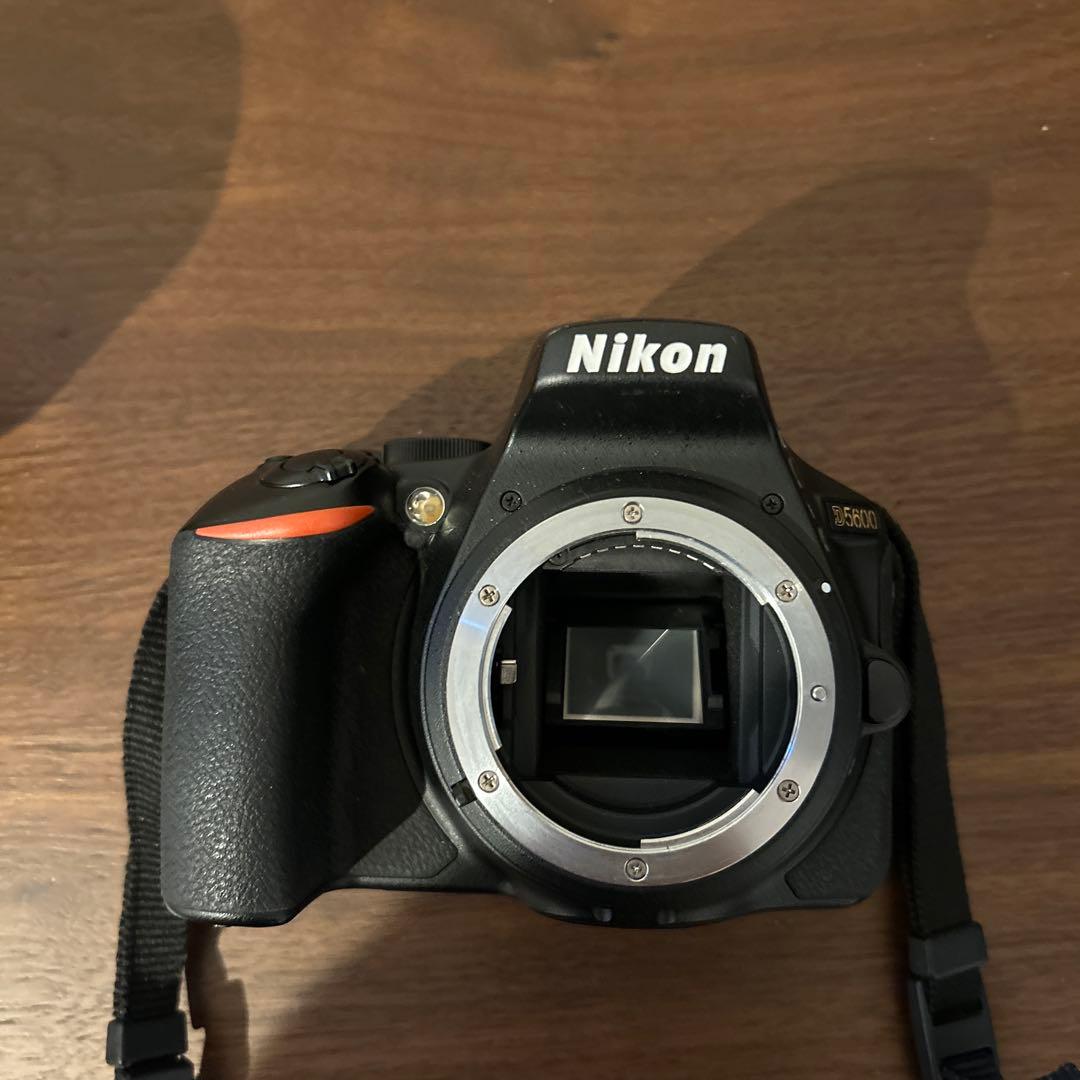 Nikon D5600 デジタル一眼レフ 本体と付属品