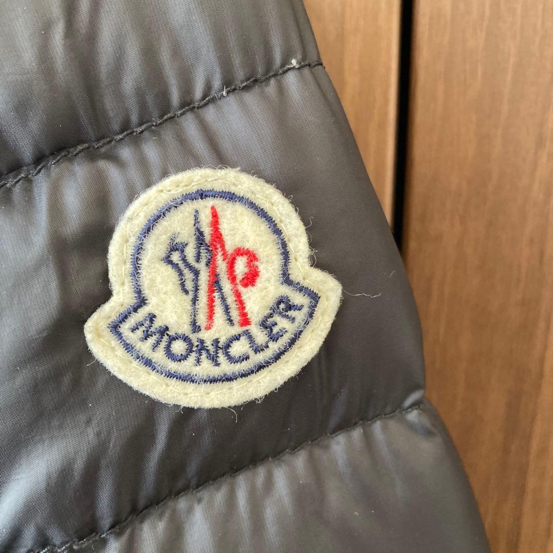 Moncler 黒 ダウンジャケット