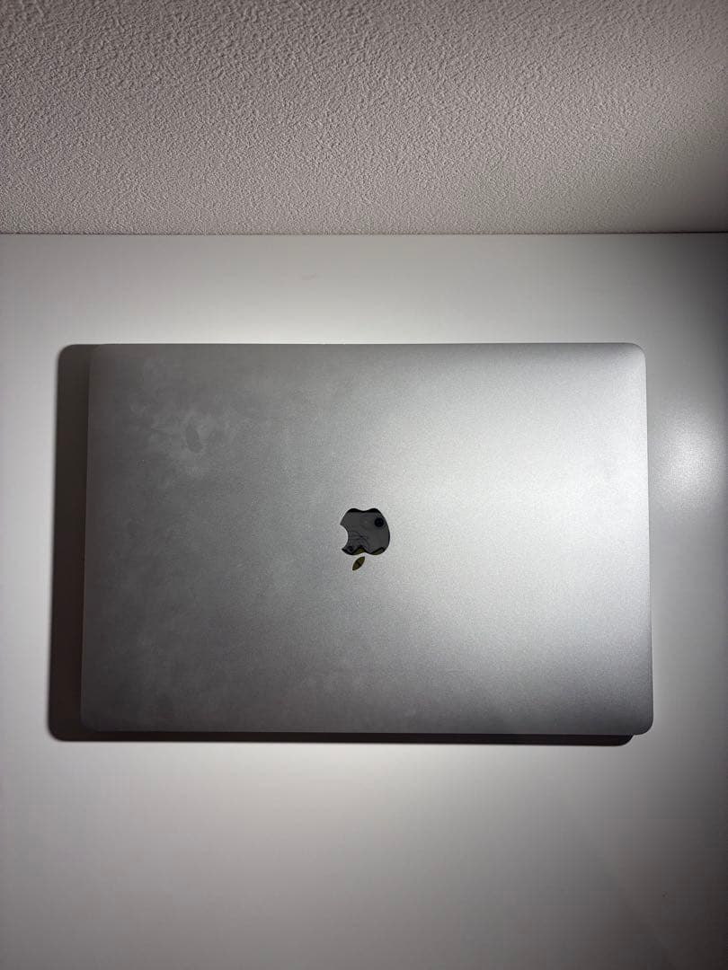 MacBook Pro 2018 15インチMR962J/A シルバー