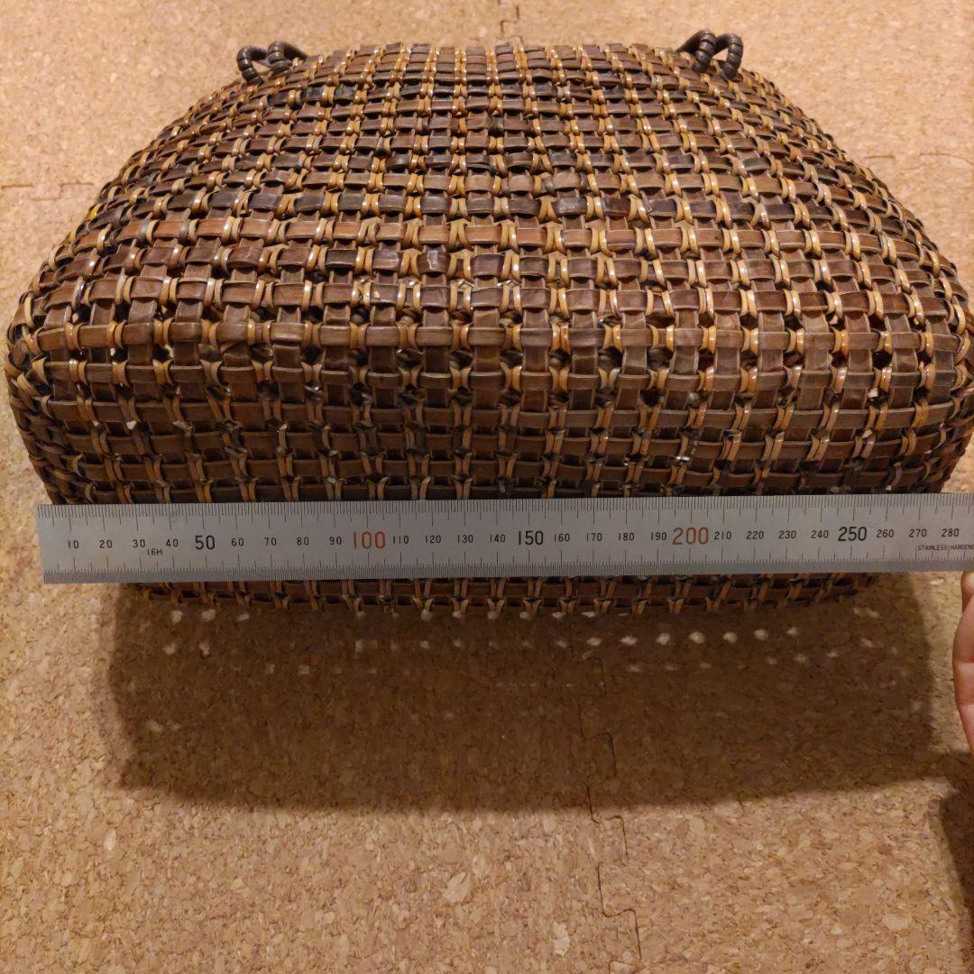 【最終価格】【美品】天然素材のかごバッグ　胡桃 あけびや山葡萄がお好きな方に！