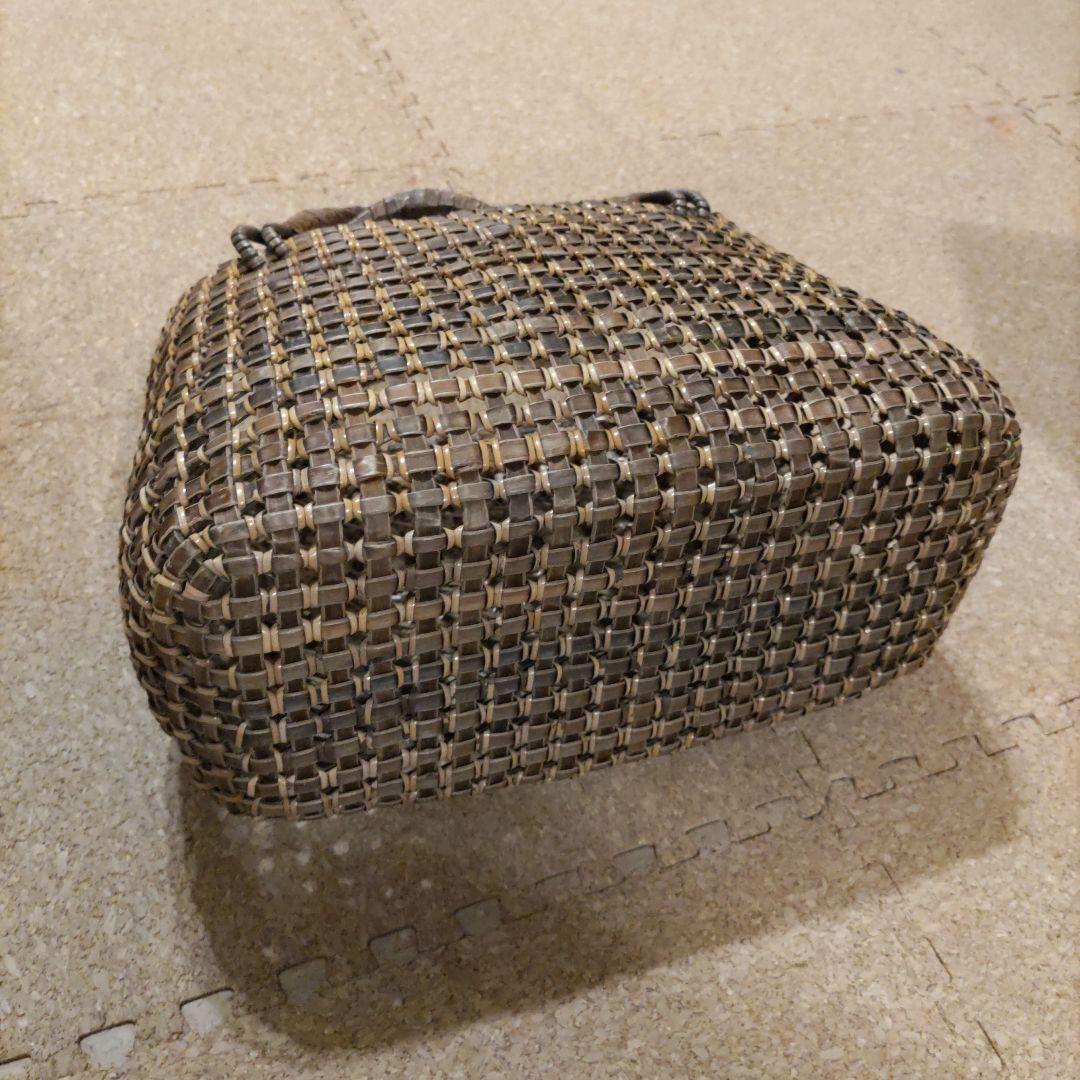 【最終価格】【美品】天然素材のかごバッグ　胡桃 あけびや山葡萄がお好きな方に！