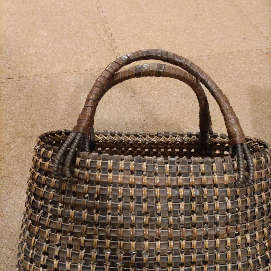 【最終価格】【美品】天然素材のかごバッグ　胡桃 あけびや山葡萄がお好きな方に！