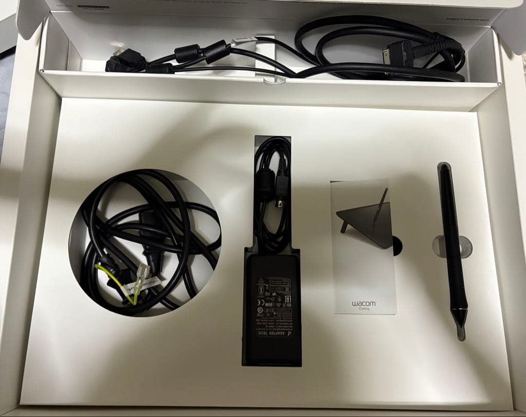 Wacom Cintiq 16 液晶ペンタブレット本体　スタンドおまけ付き