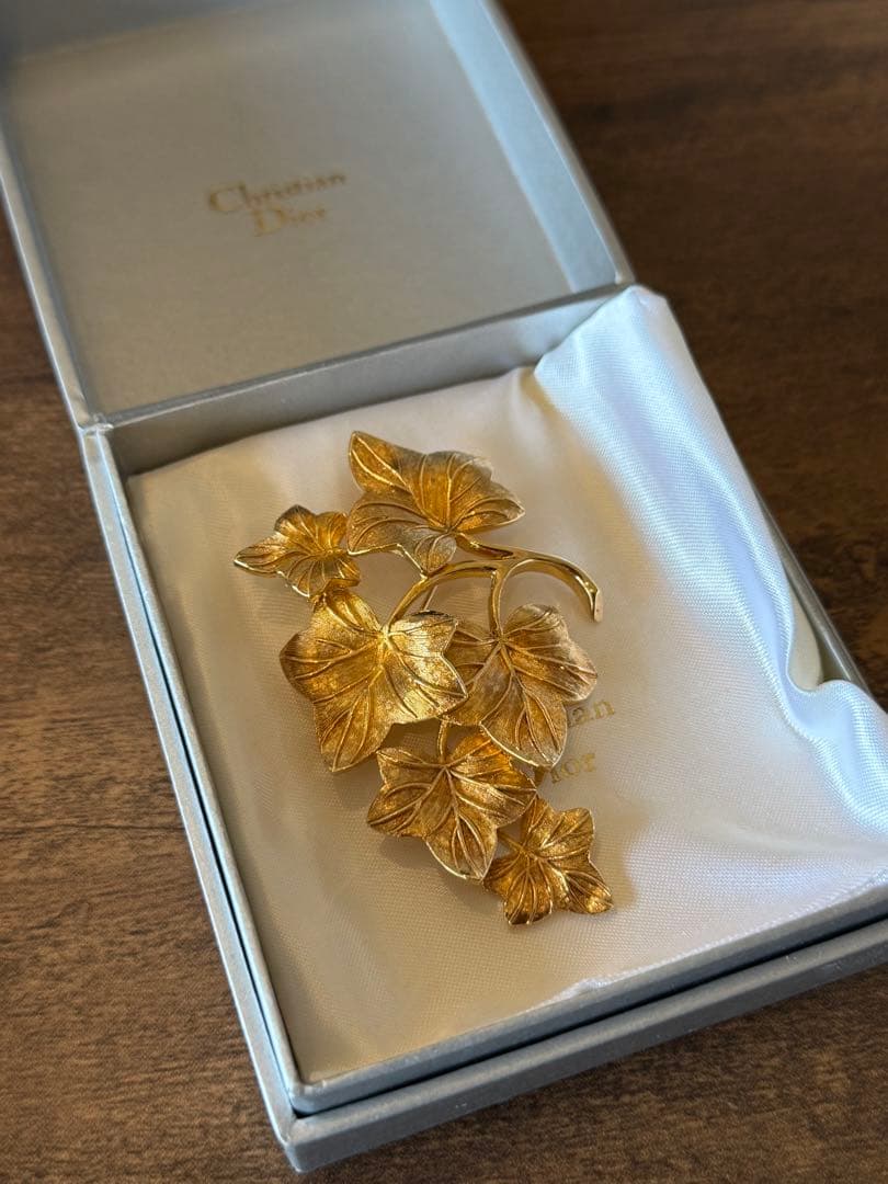 Christian Dior 葉っぱ　リーフ　ブローチ　vintage