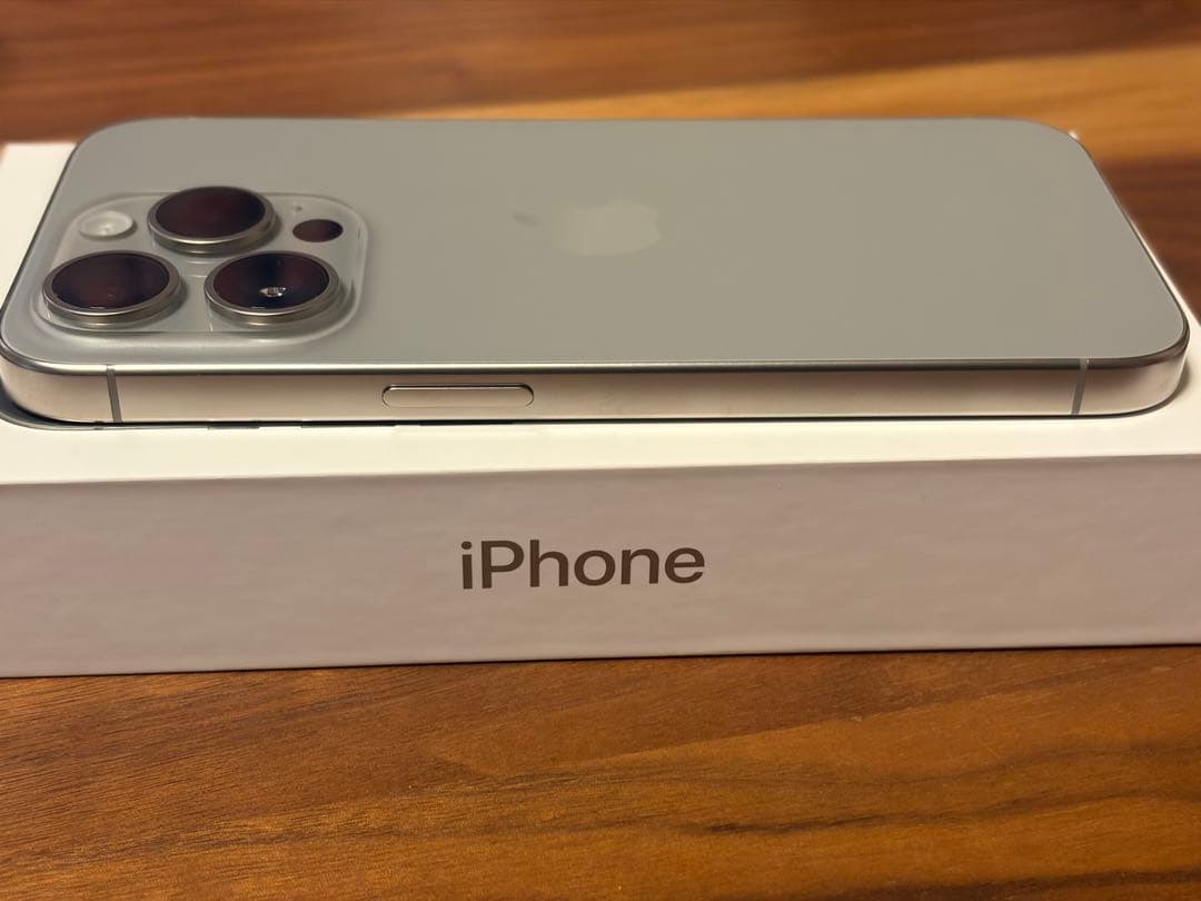 美品 iPhone 15 Pro 256GB ナチュラルチタニウム