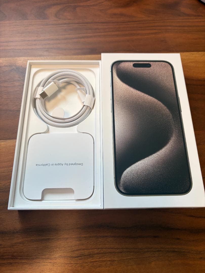 美品 iPhone 15 Pro 256GB ナチュラルチタニウム