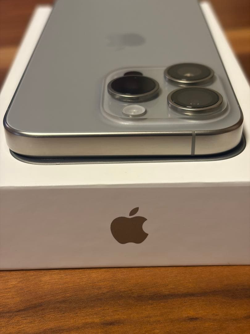 美品 iPhone 15 Pro 256GB ナチュラルチタニウム