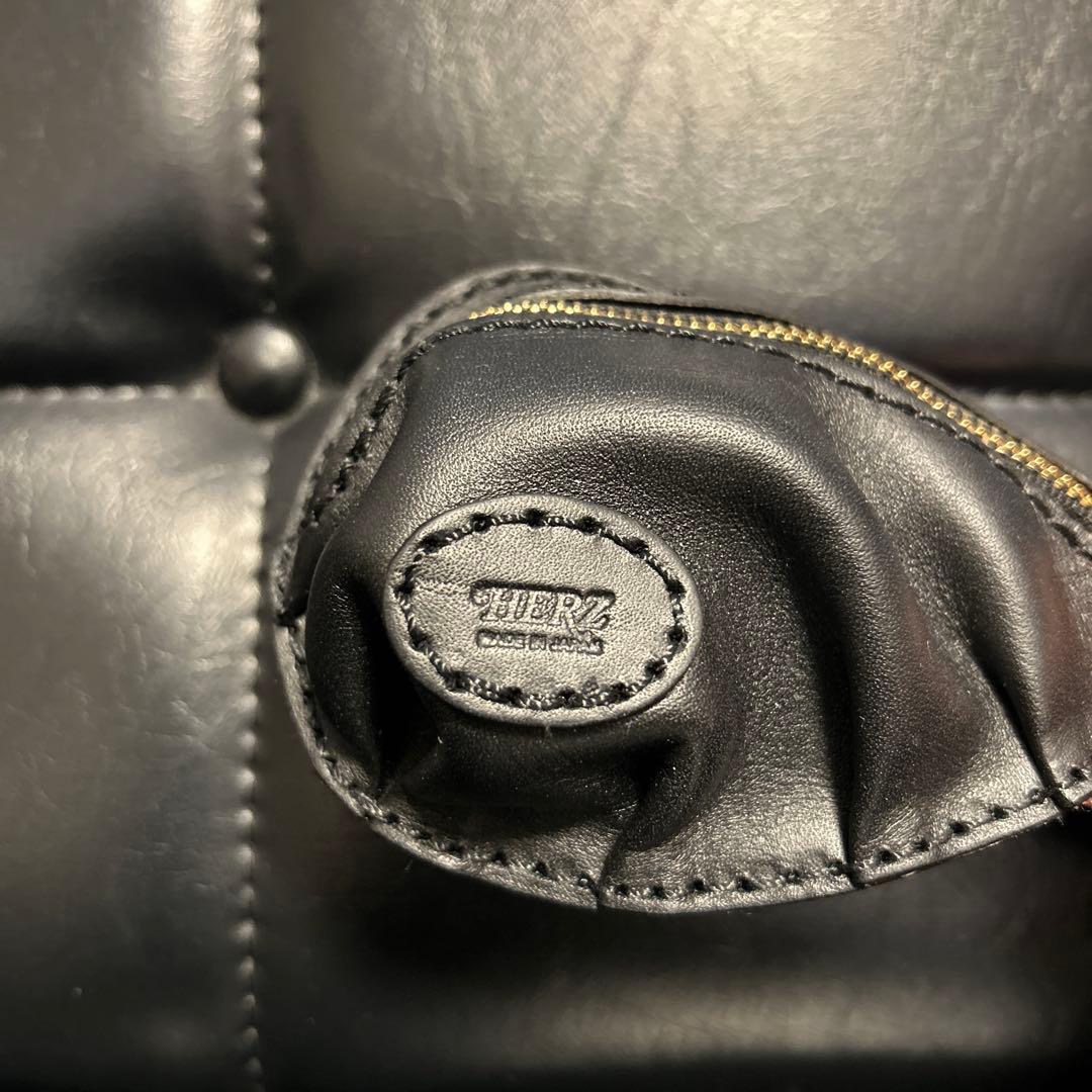 ヘルツ　小銭入れ ギョウザ型