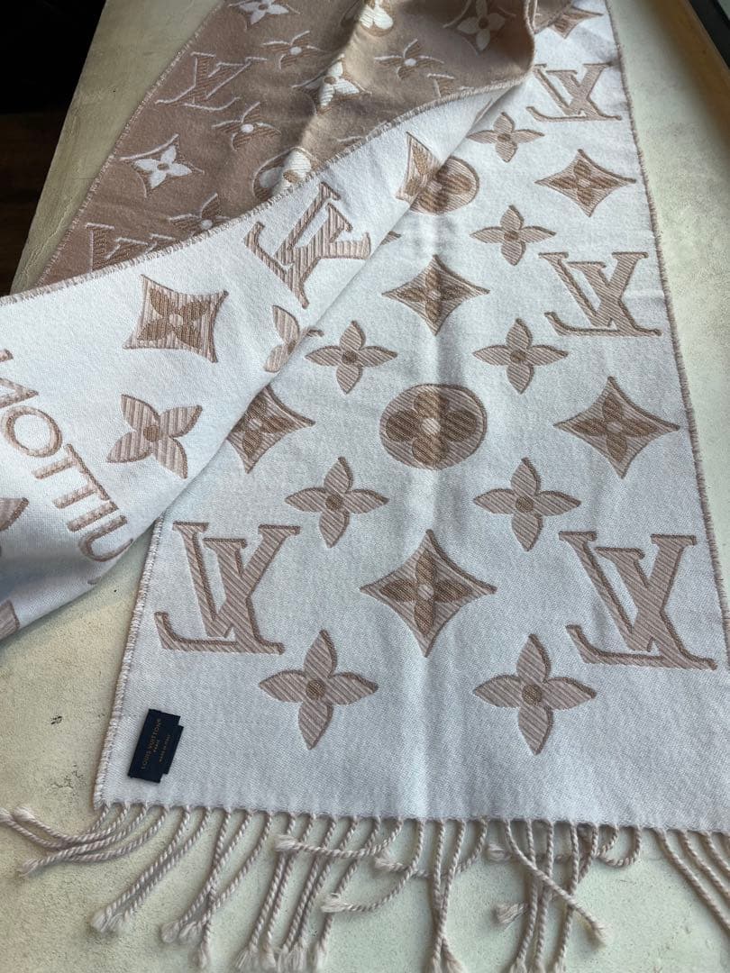 【美品】LOUIS VUITTON マフラー LVエセンシャル シャイン