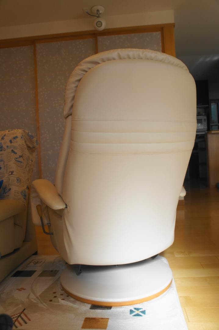 カリモク　回転式リクライニングチェア１脚　ベージュ系　RU86モデル