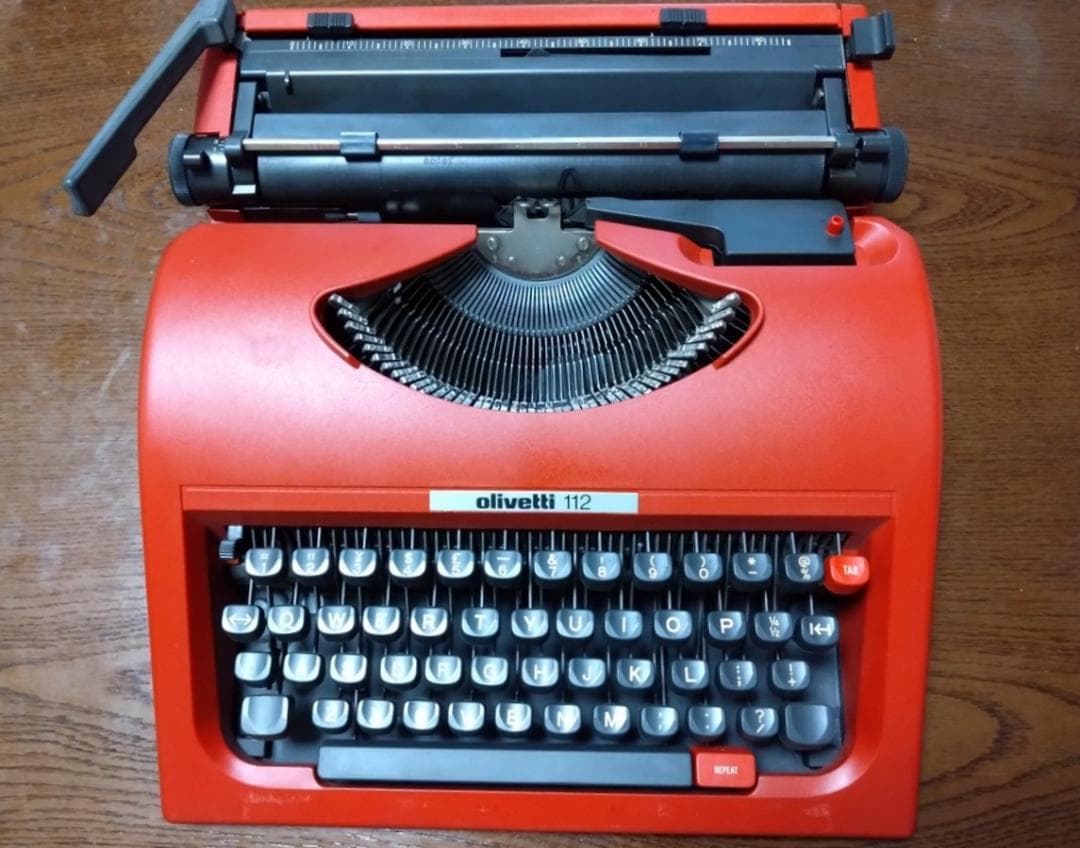 Olivetti 112 タイプライター レッド
