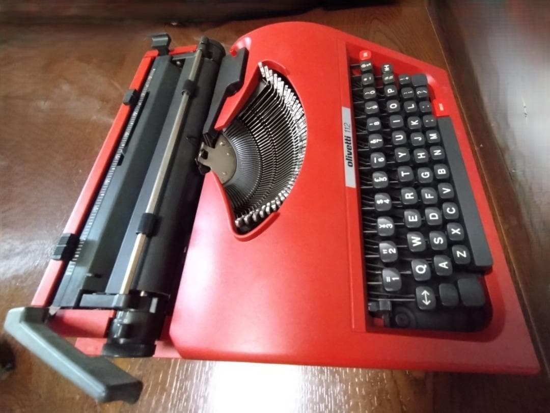 Olivetti 112 タイプライター レッド