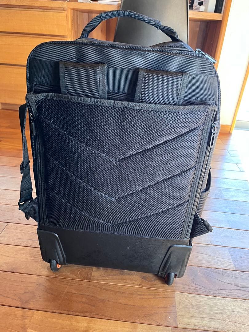 ルースイソンブラ　 ブラック キャリーケース 中型