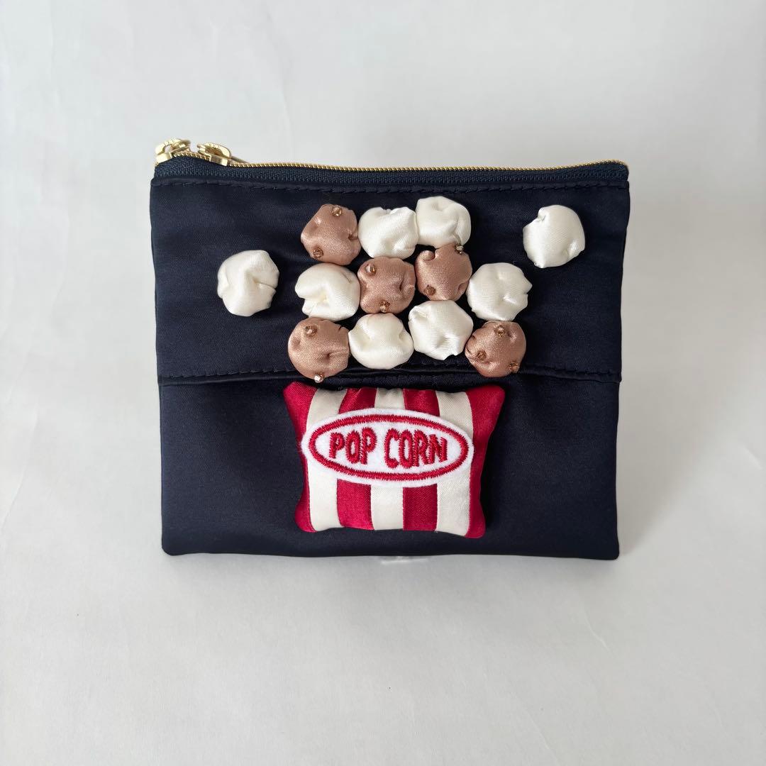 ちゃこ♡ ウエイト枠 刺繍イニシャルポーチ♡